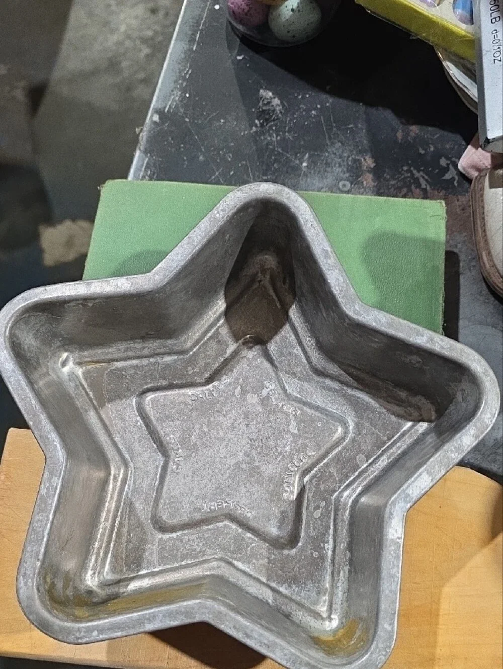 Vintage Star-Shaped Aluminum Mold - Silver
